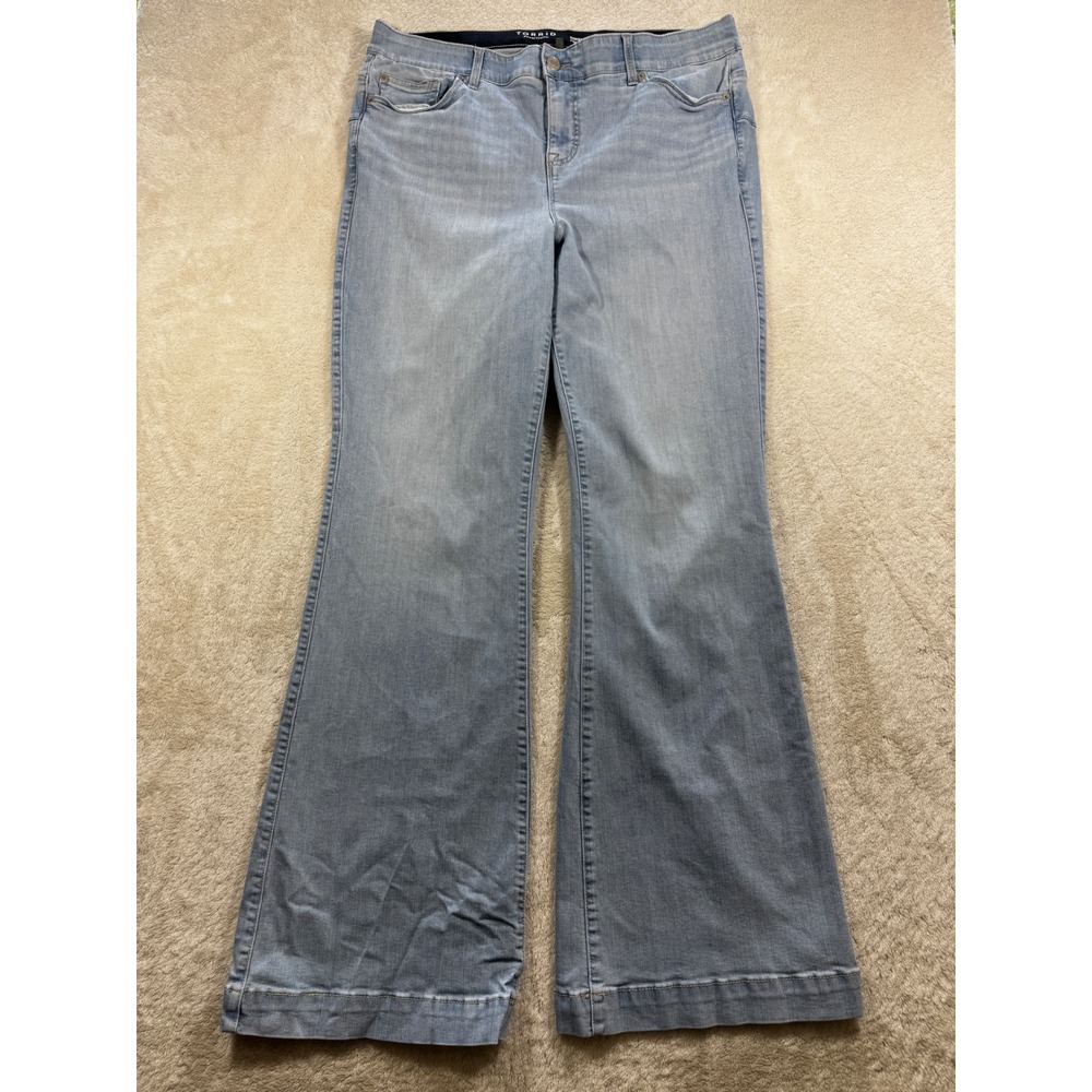 Torrid Womens Bombshell Flare Premium Stretch Light Blue Jeans 20XT Meas 37x33.5